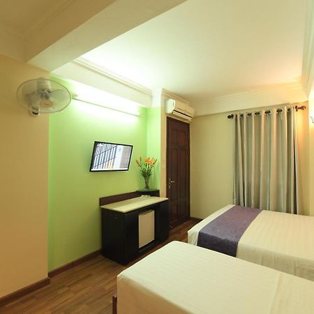 Holiday Lakeview Hotel Hanoi Zewnętrze zdjęcie
