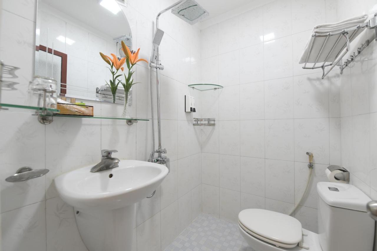 Holiday Lakeview Hotel Hanoi Zewnętrze zdjęcie